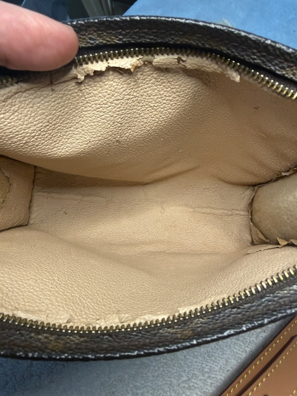 Louis Vuitton Monogram Poche Toilette 19 Cosmetics Pouch - Picture 7 of 16